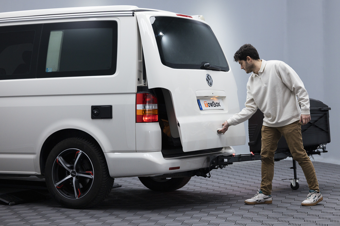 Towbox Camper Alpha schwarz (kurz) - Anhängerkupplungs-Dachbox